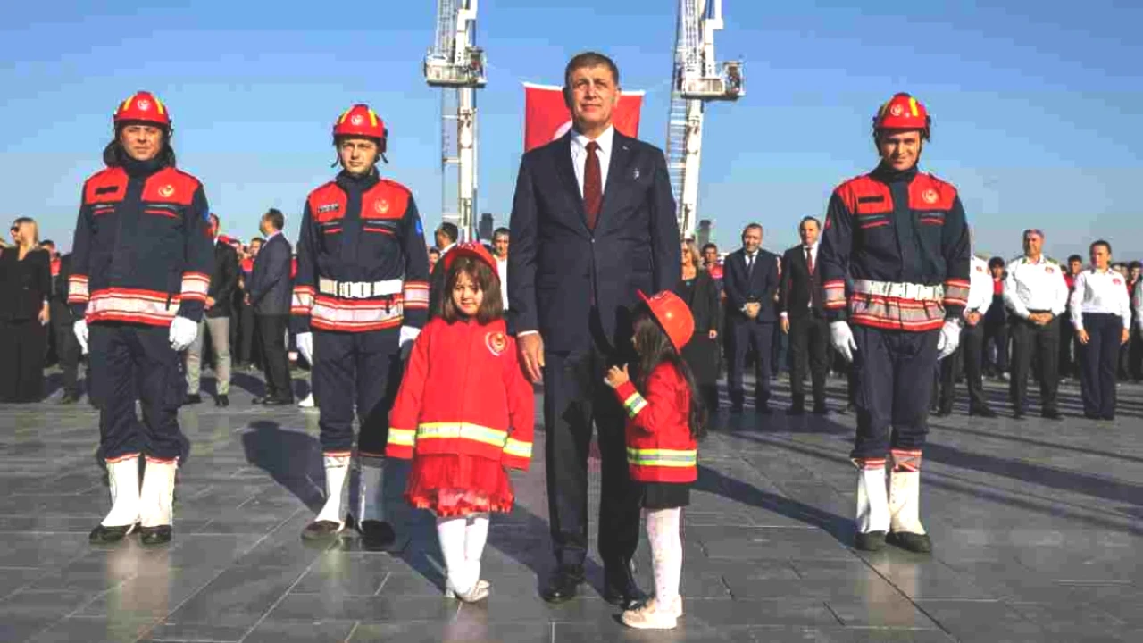 İzmir'de İtfaiye Haftası Coşkuyla Başladı! Resmi Törenle Kutlamalar Başladı