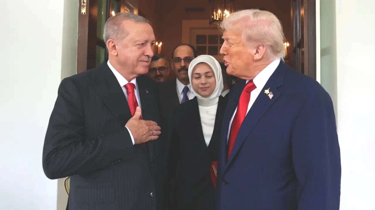 Erdoğan ve Trump Görüşmesi: İngiliz Medyası Suriye'nin Türkiye'ye Verildiğini Açıkladı!