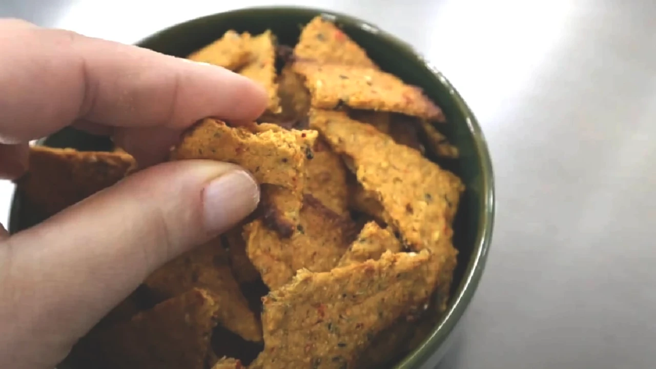 Patates Cipsine Veda! Sağlıklı Atıştırmalık: Tarhana Cipsi Tarifi